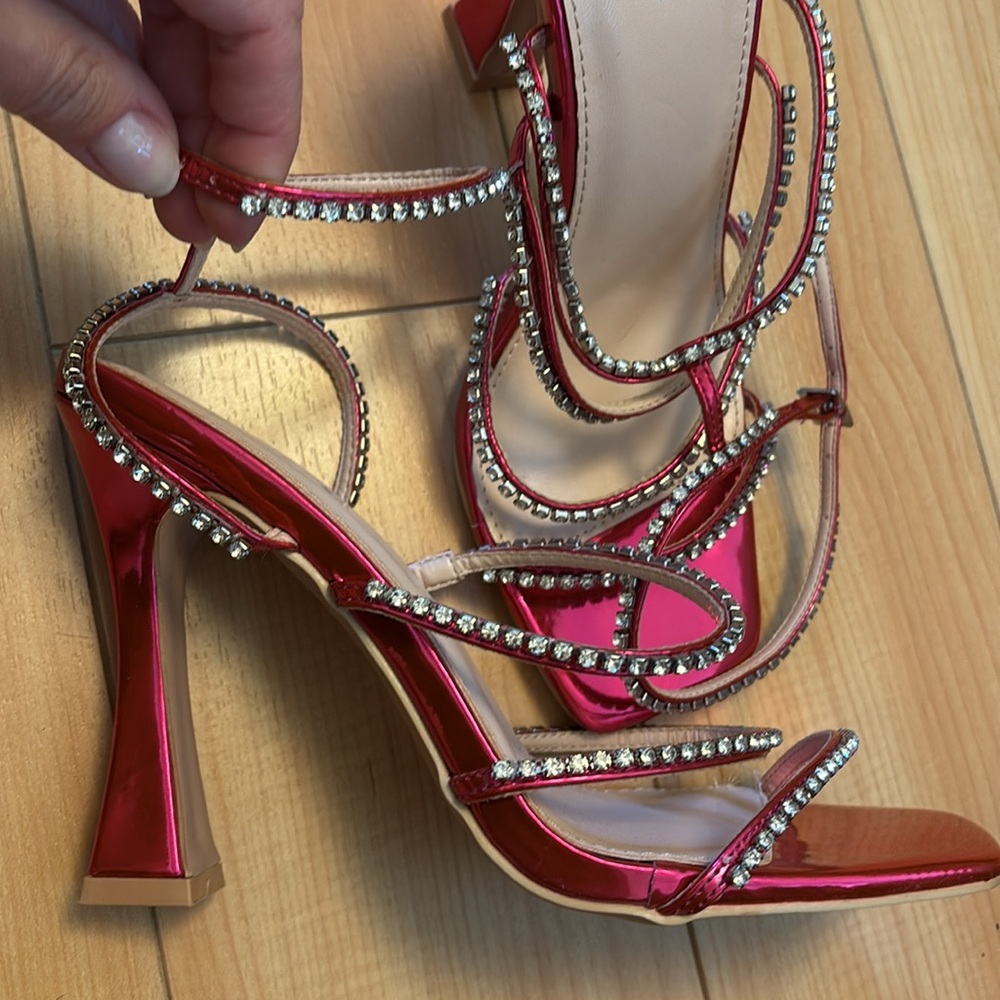 New RAID Women's Metallic Pink Strappy Heels